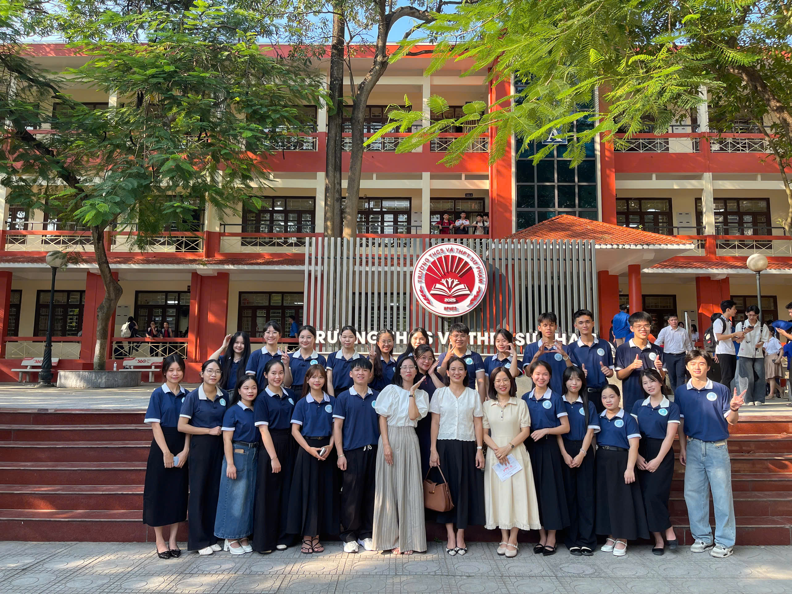 Sinh viên Khoa Lịch sử đồng hành cùng học sinh Trường THCS & THPT Sư phạm trong dự án “Bình Minh rực rỡ”