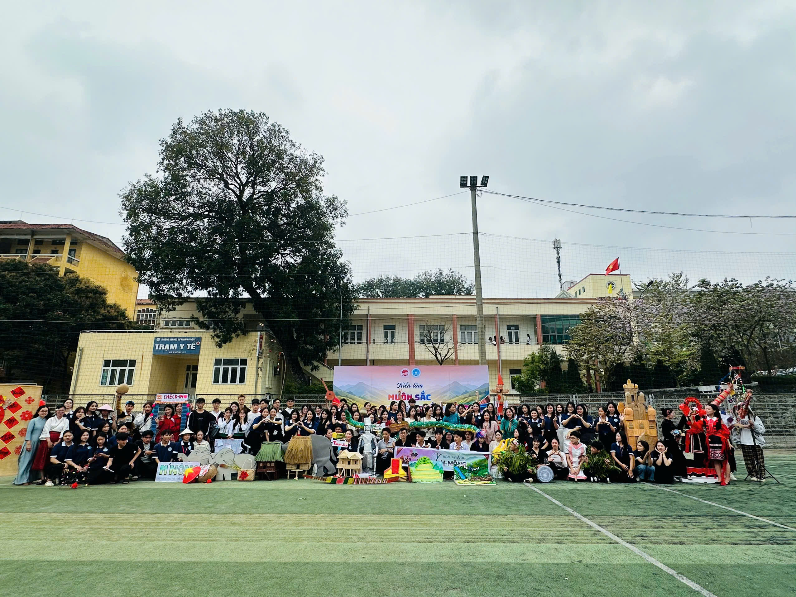 “Muôn sắc chung nguồn” Hành trình trải nghiệm và trưởng thành của sinh viên K50 Khoa Lịch sử